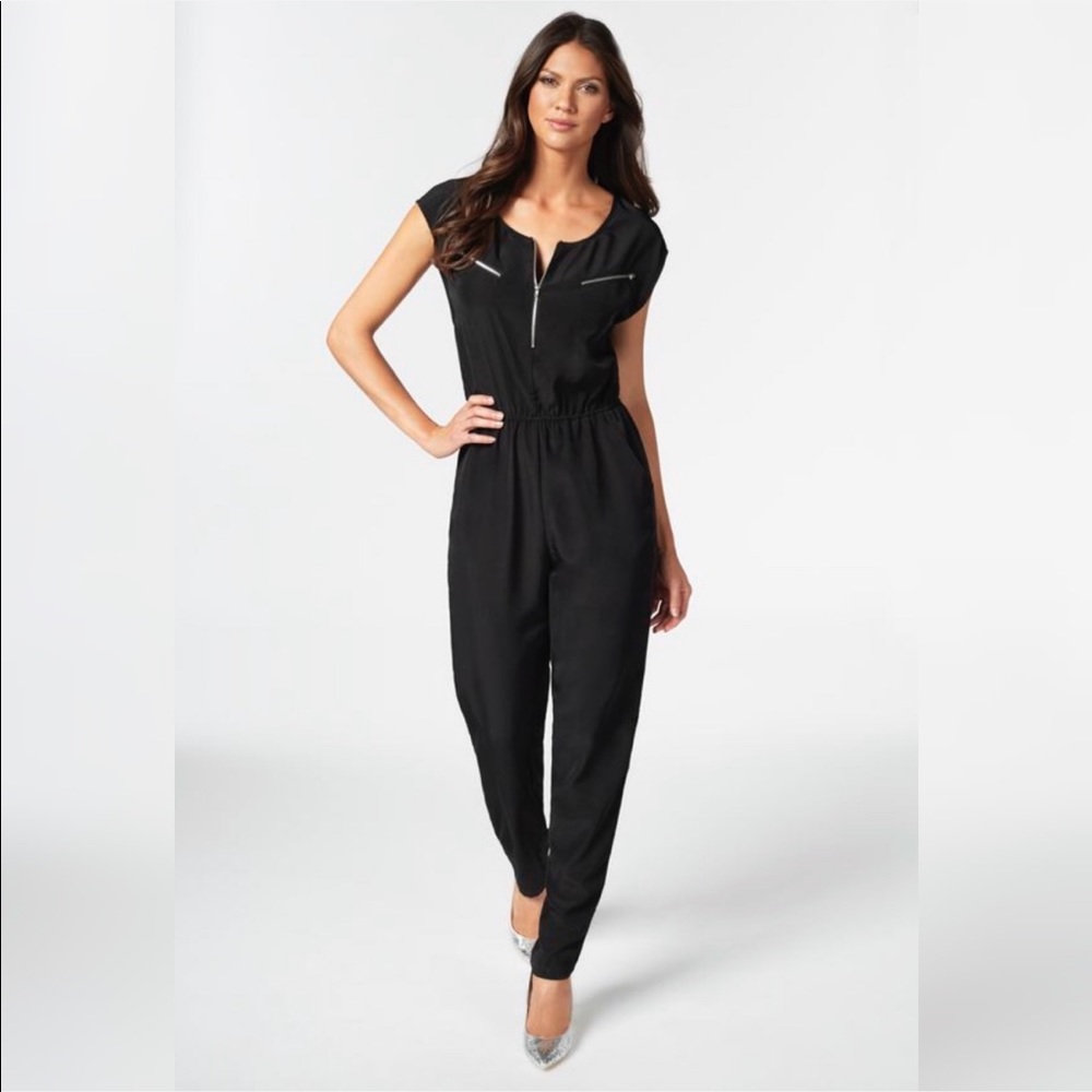 NWT JustFab black zip up jumpsuit Sz Sm